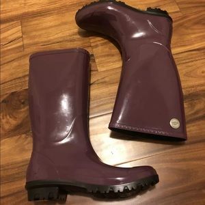 New UGG rain boots size 9
